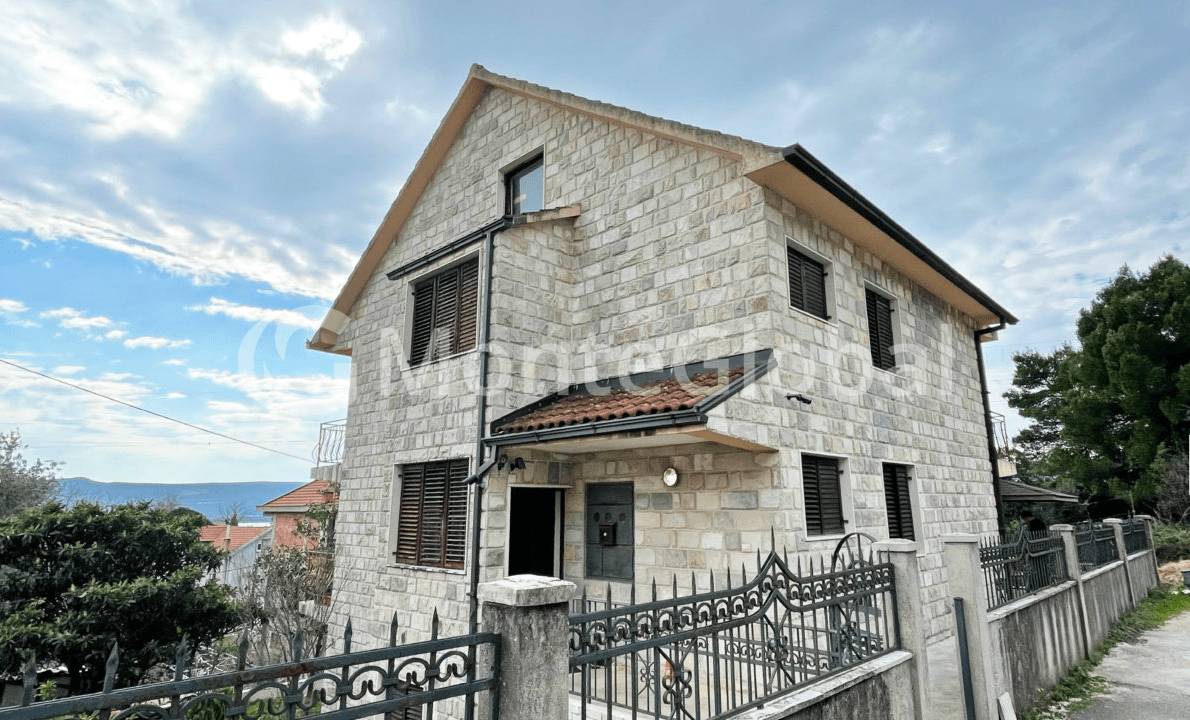 House in Tivat, Montenegro, 280 m² - picture 1
