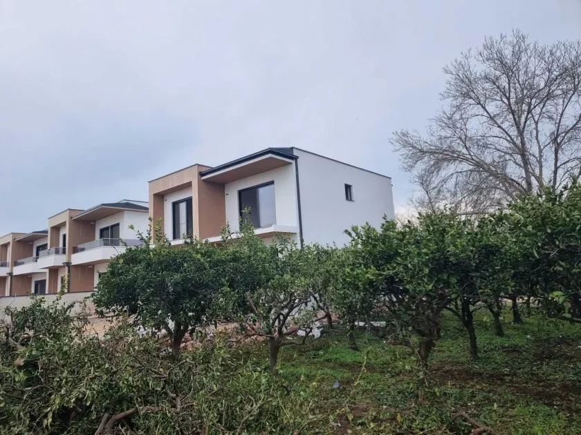 Maison à Ulcinj, Monténégro, 165 m² - image 1