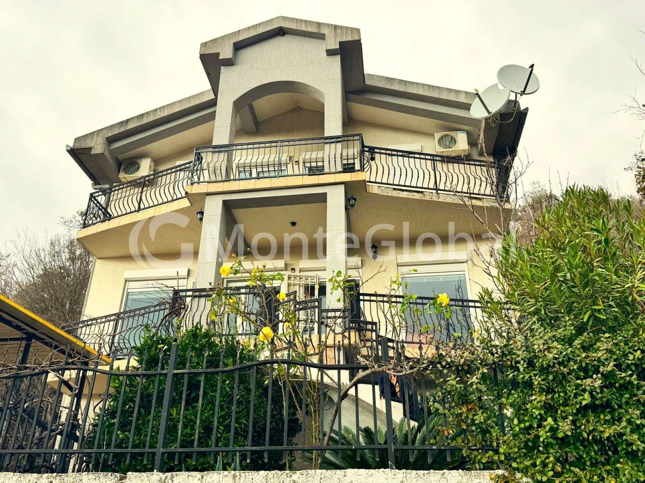 Maison à Buljarica, Monténégro, 206 m² - image 1