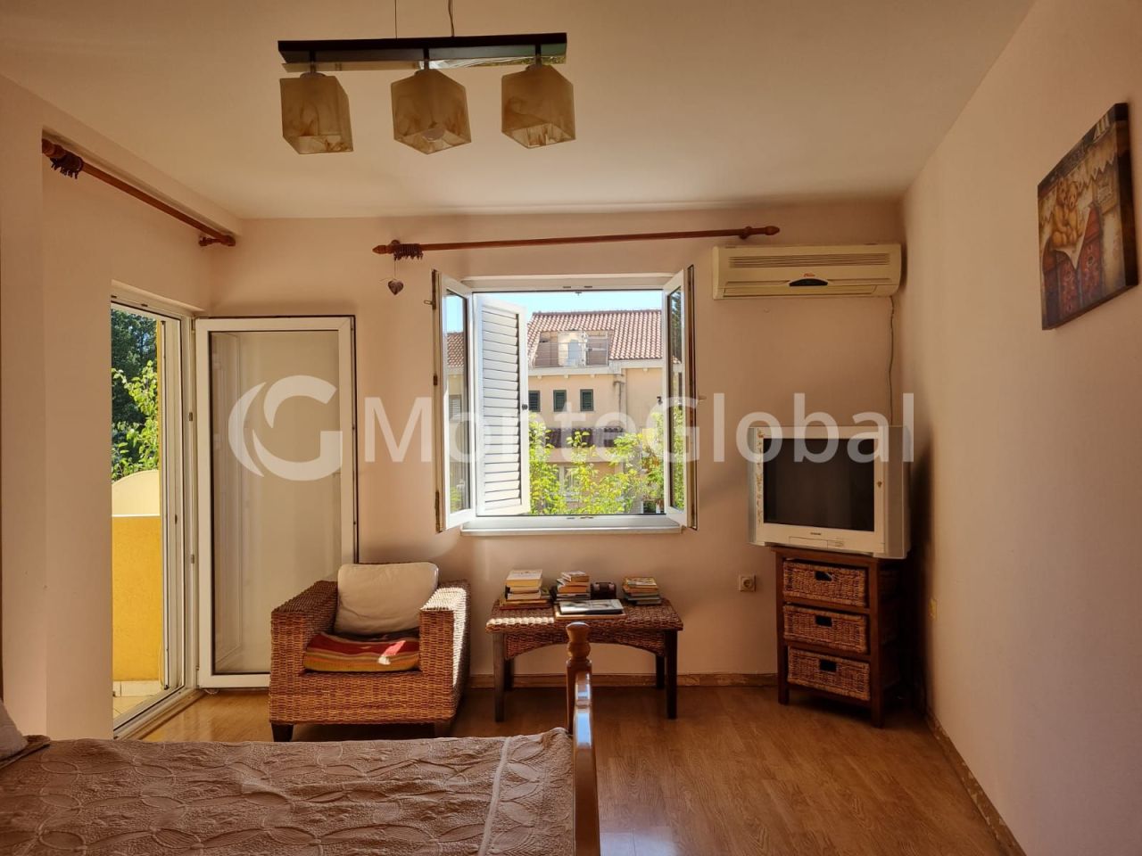 Flat in Petrovac, Montenegro, 64 m² - picture 1