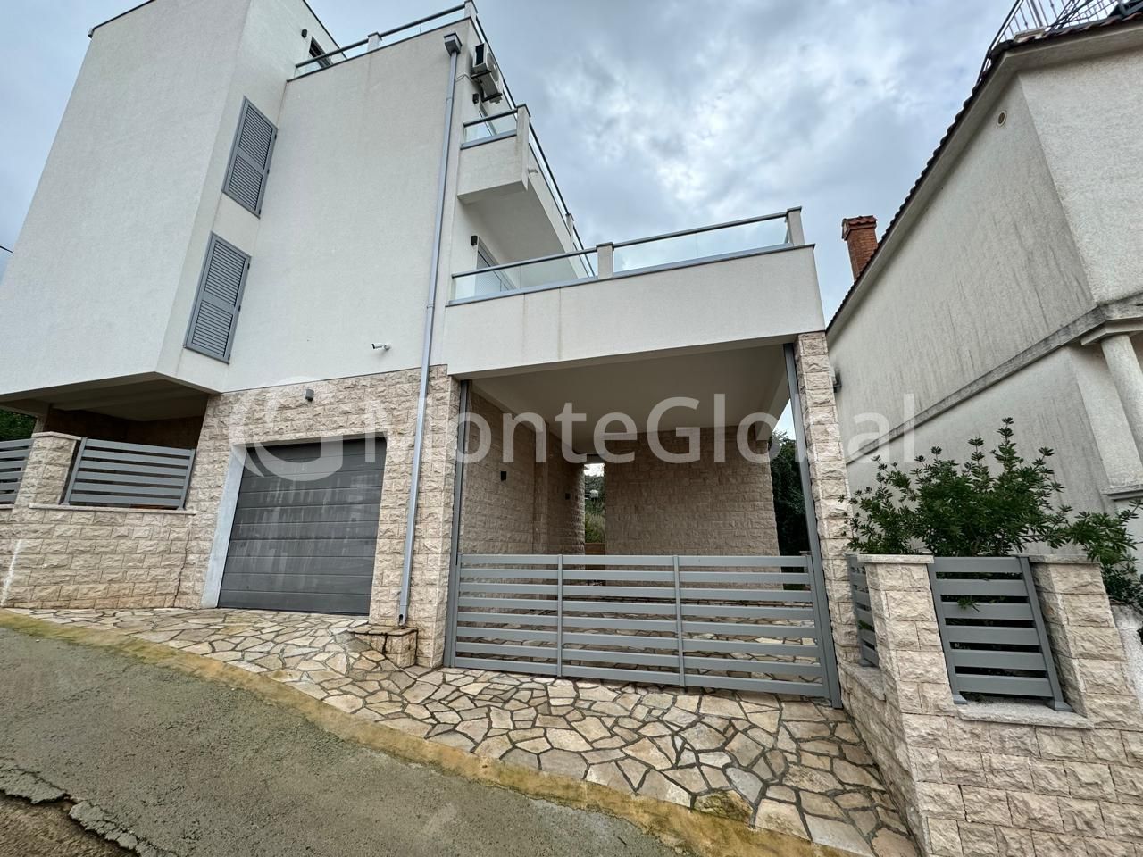 Haus Utekha, Montenegro, 300 m² - Foto 1