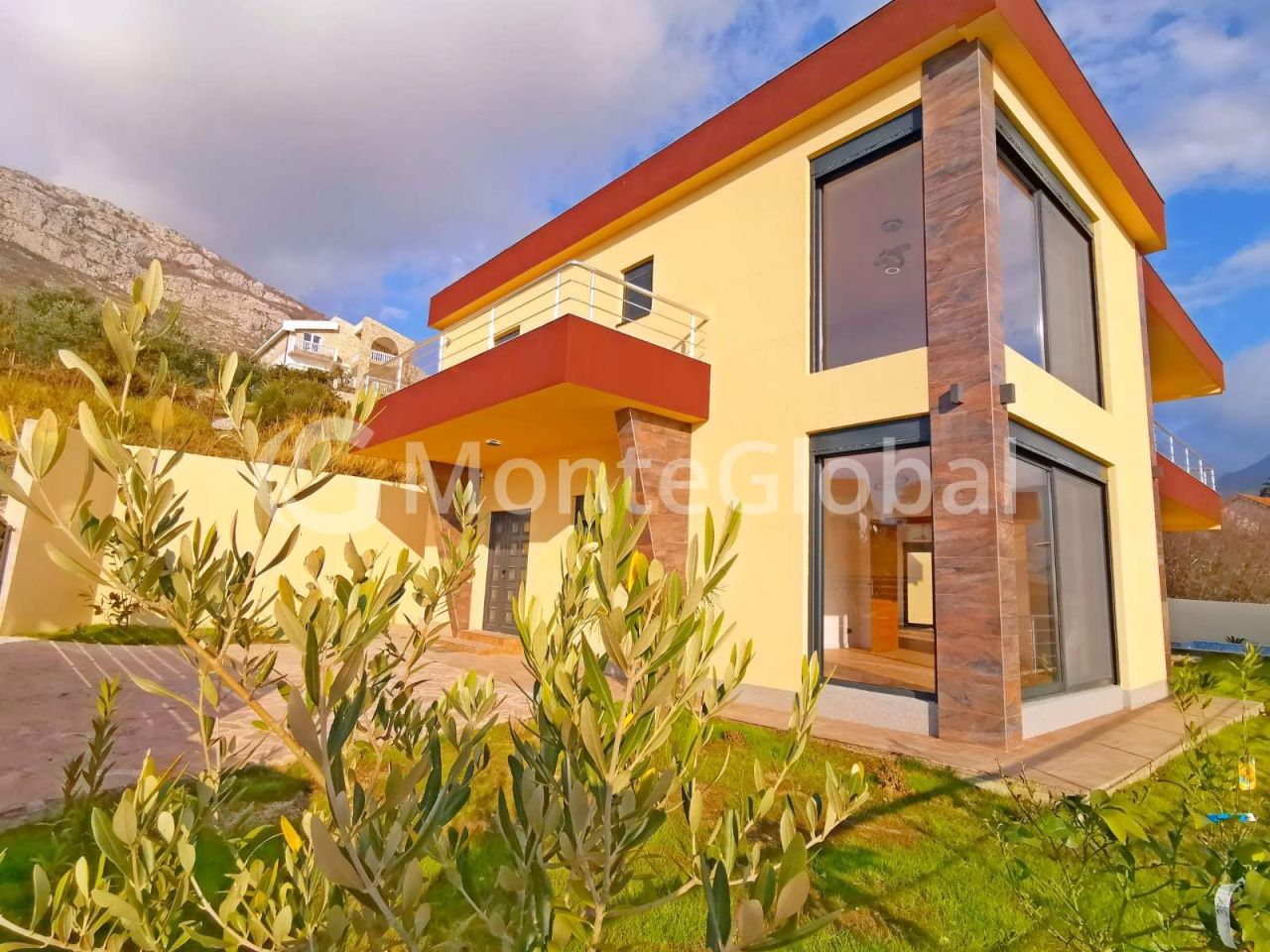 House in Bar, Montenegro, 360 m² - picture 1