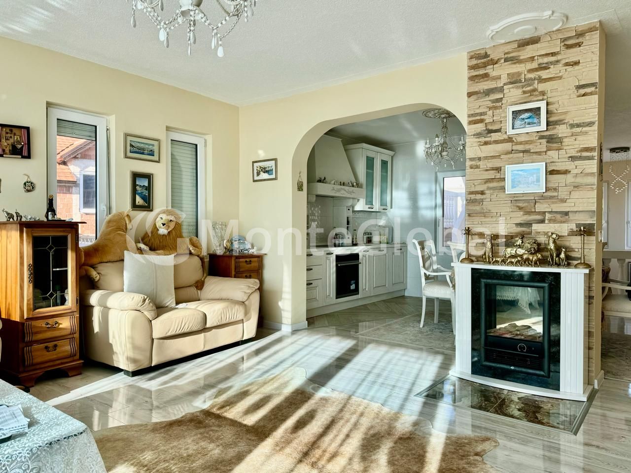 House in Bar, Montenegro, 450 m² - picture 1