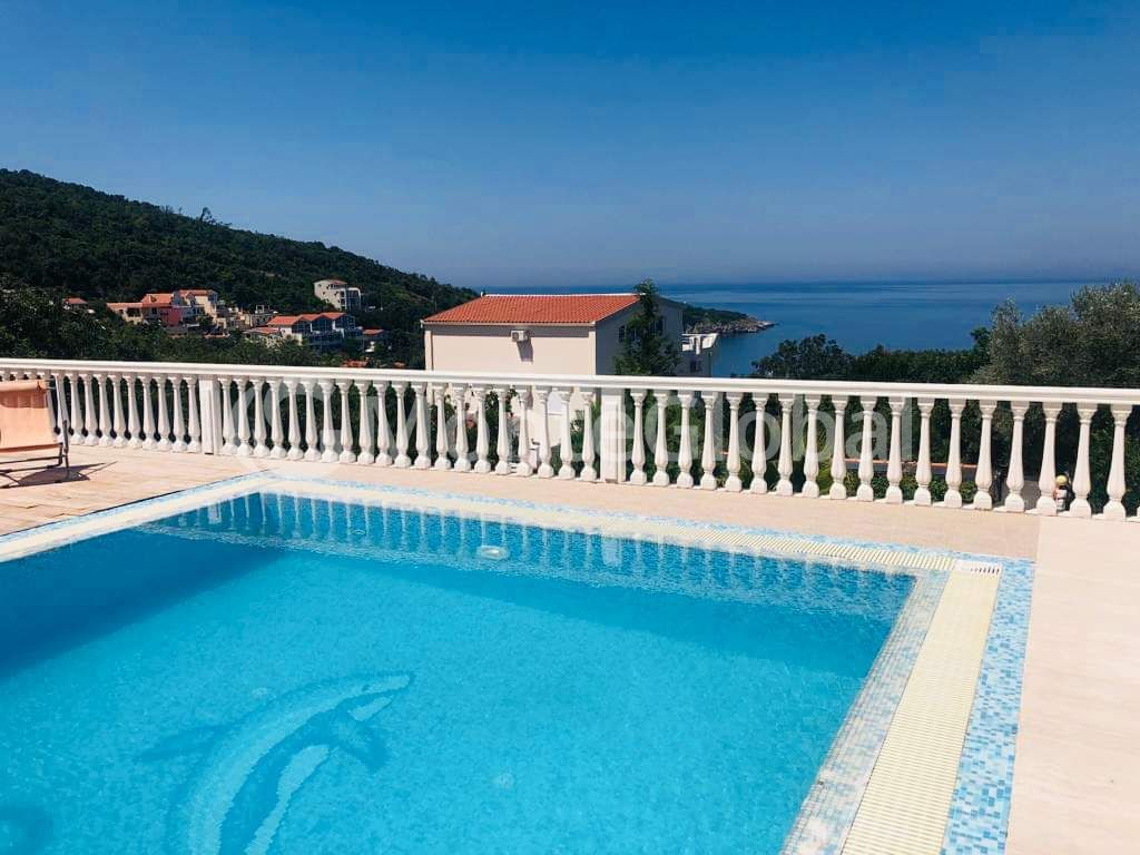 Casa en Dobra Voda, Montenegro, 202 m² - imagen 1