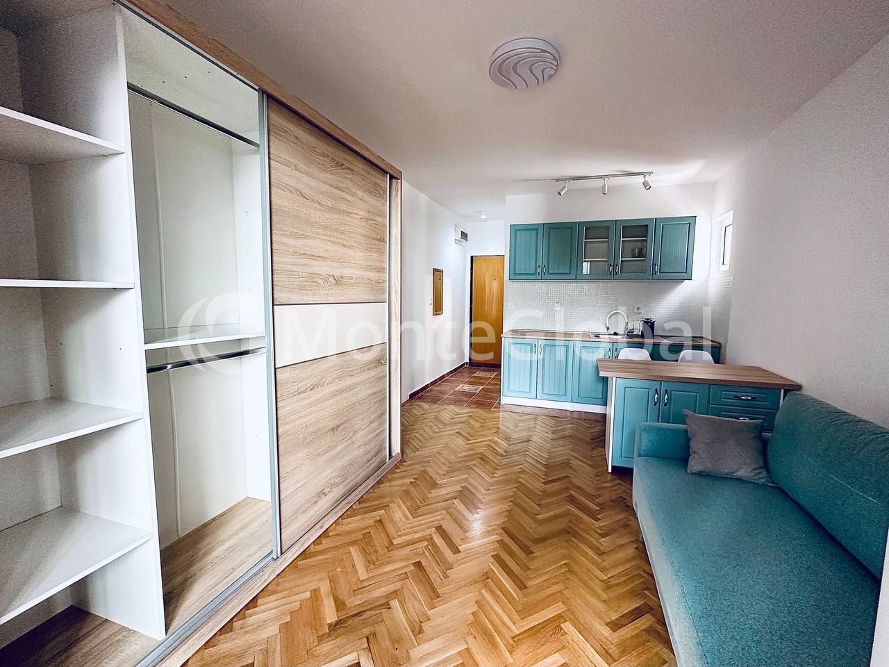 Flat in Budva, Montenegro, 30 m² - picture 1