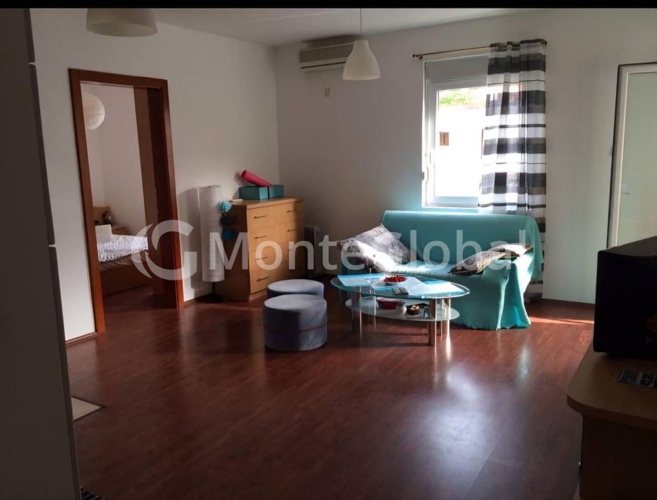 Flat in Budva, Montenegro, 44 m² - picture 1