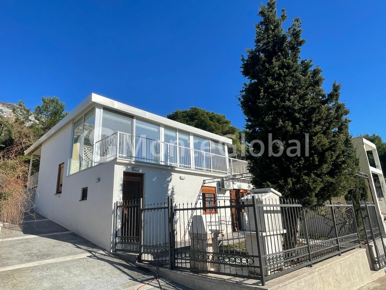 House in Bar, Montenegro, 150 m² - picture 1