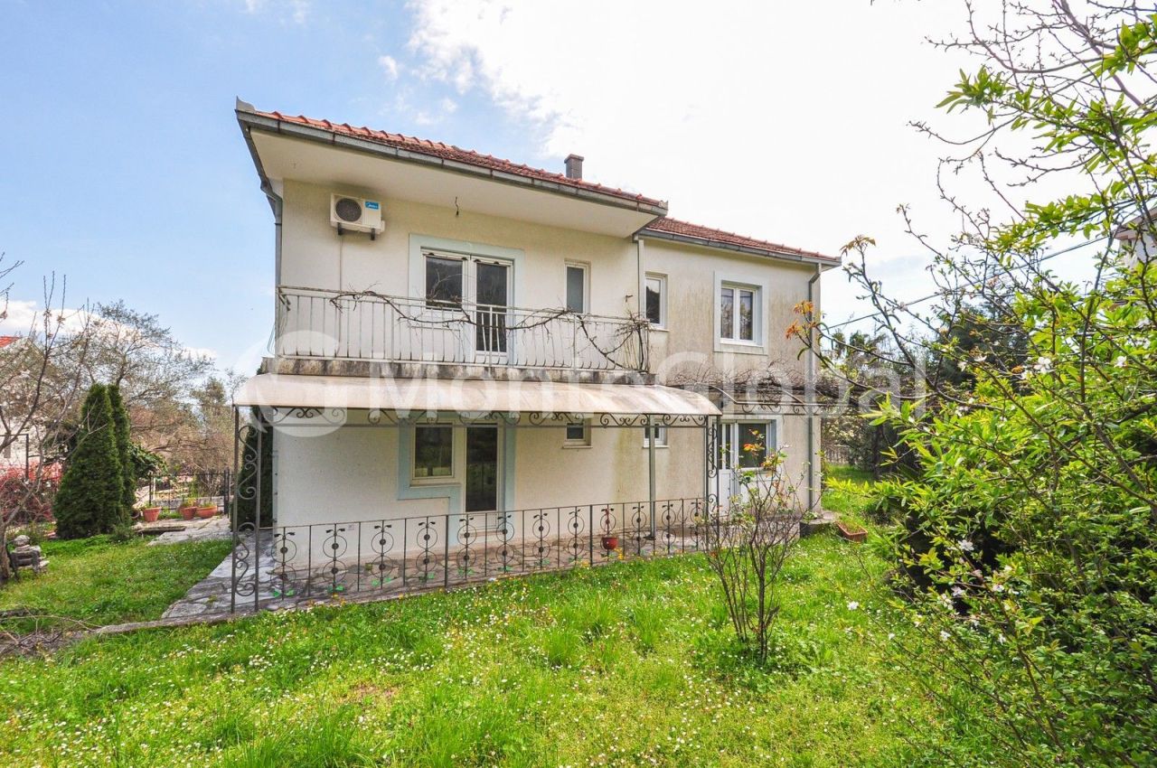 Casa en Bijela, Montenegro, 181 m² - imagen 1