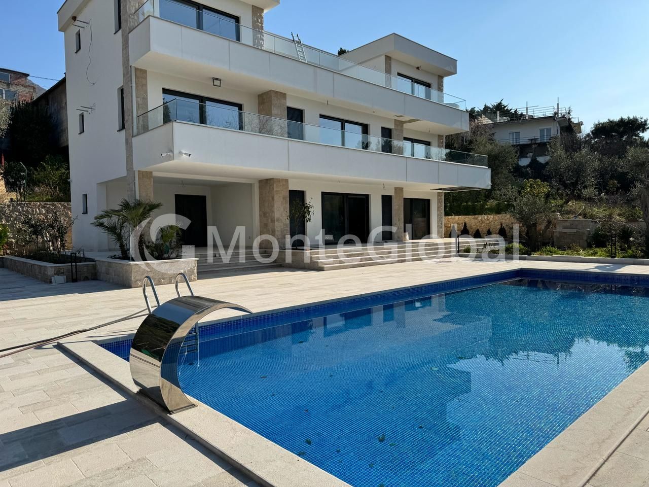 Villa en Sutomore, Montenegro, 450 m² - imagen 1