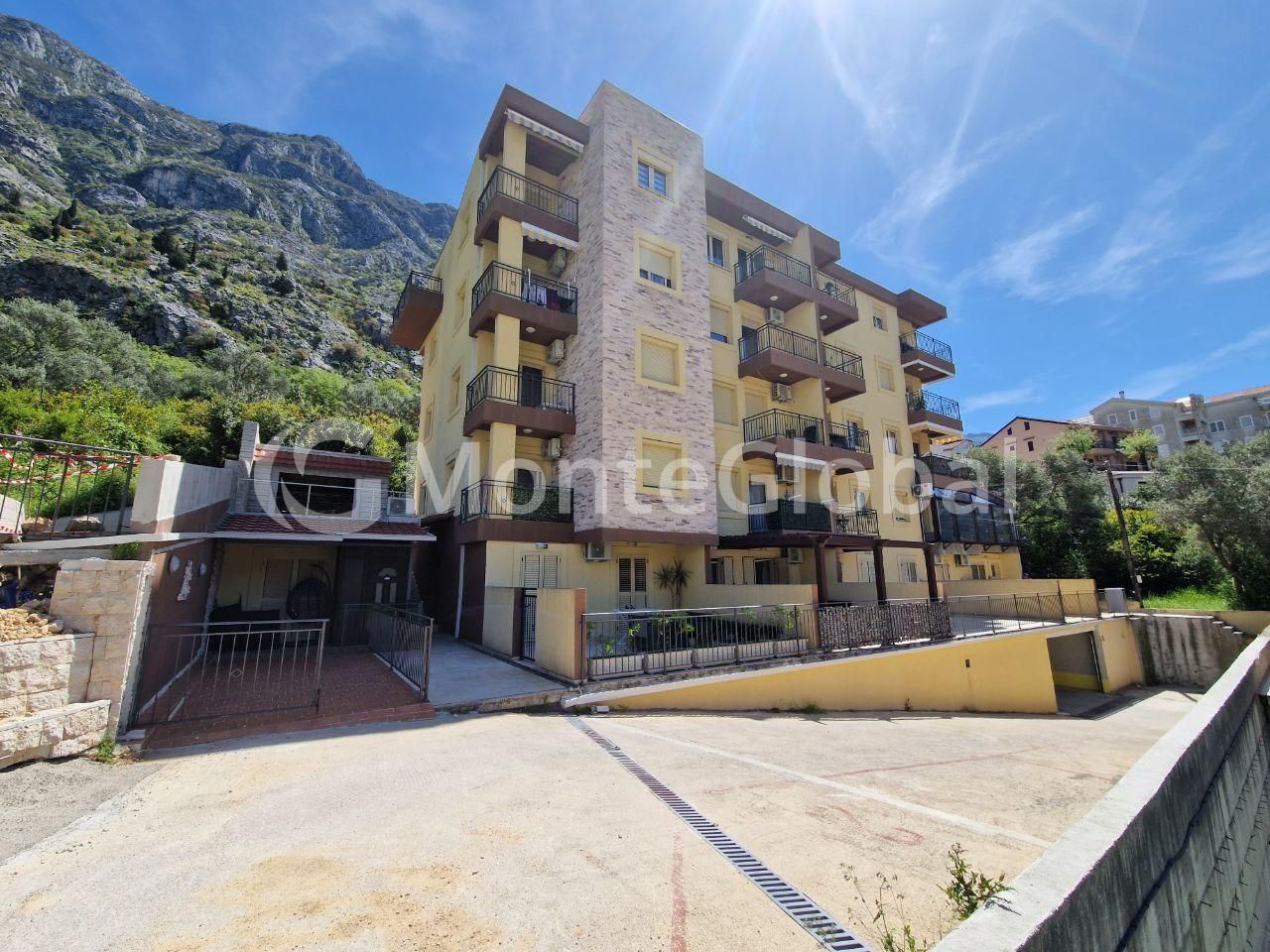 Appartement à Dobrota, Monténégro, 120 m² - image 1