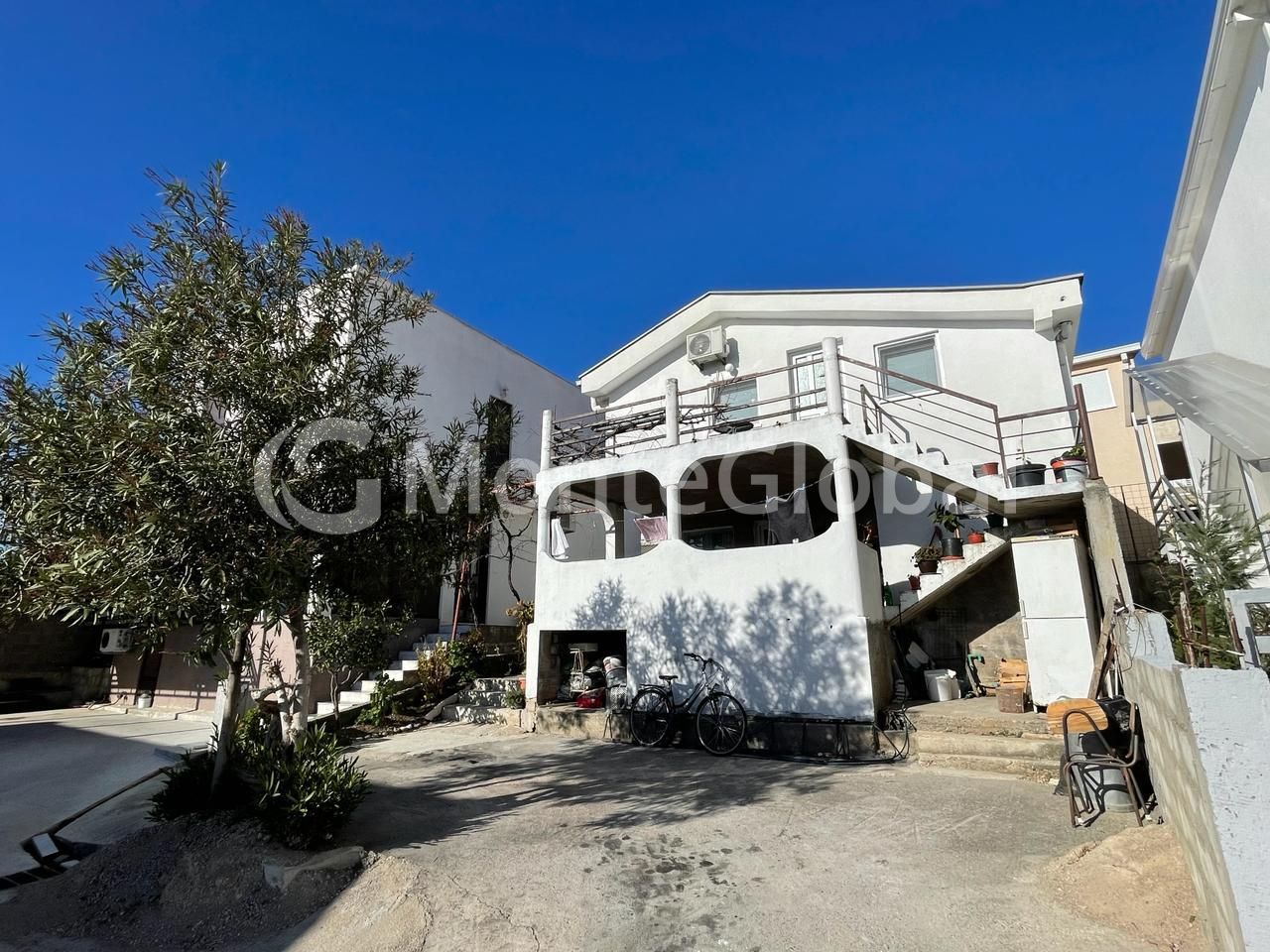 Haus in Bar, Montenegro, 142 m² - Foto 1