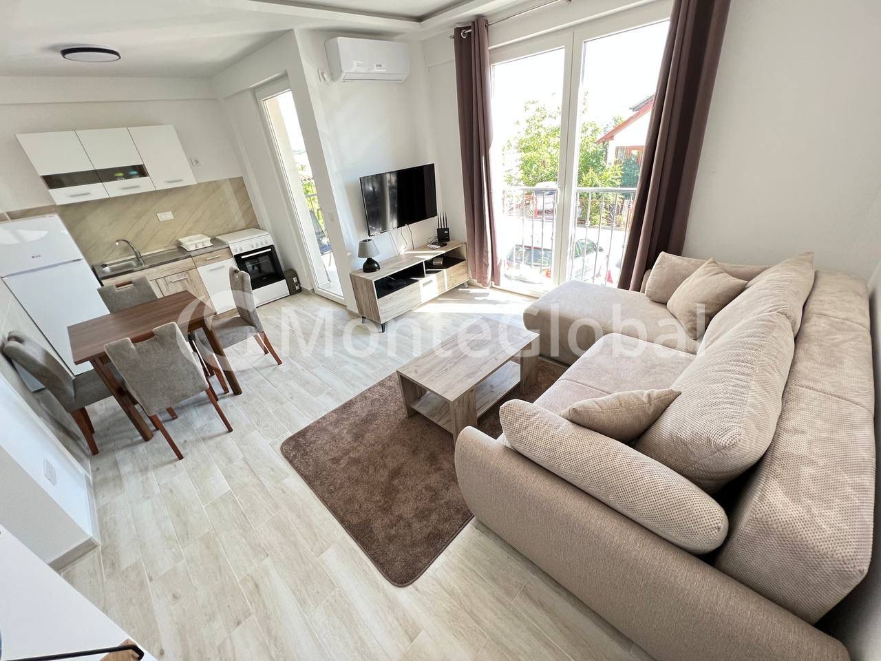Piso en Tivat, Montenegro, 37 m² - imagen 1