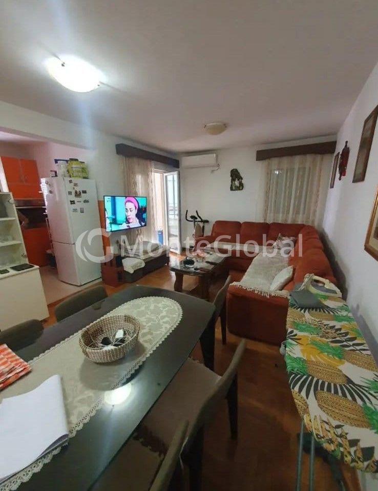 Piso en Budva, Montenegro, 126 m² - imagen 1