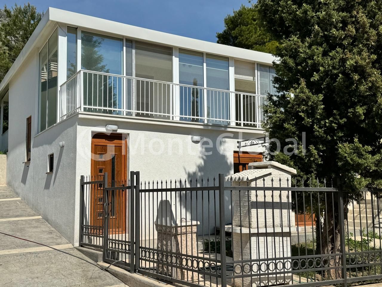 Haus in Bar, Montenegro, 160 m² - Foto 1