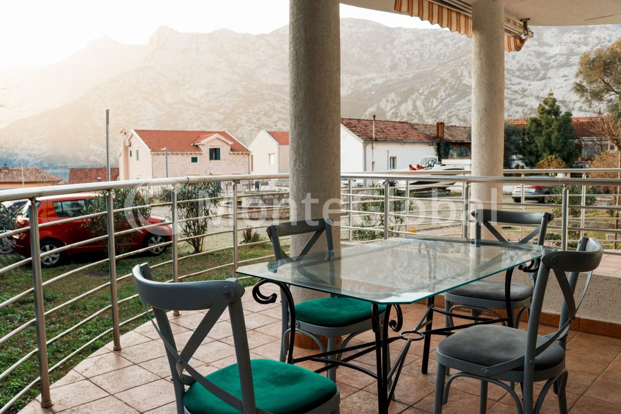 Flat in Kotor, Montenegro, 65 m² - picture 1