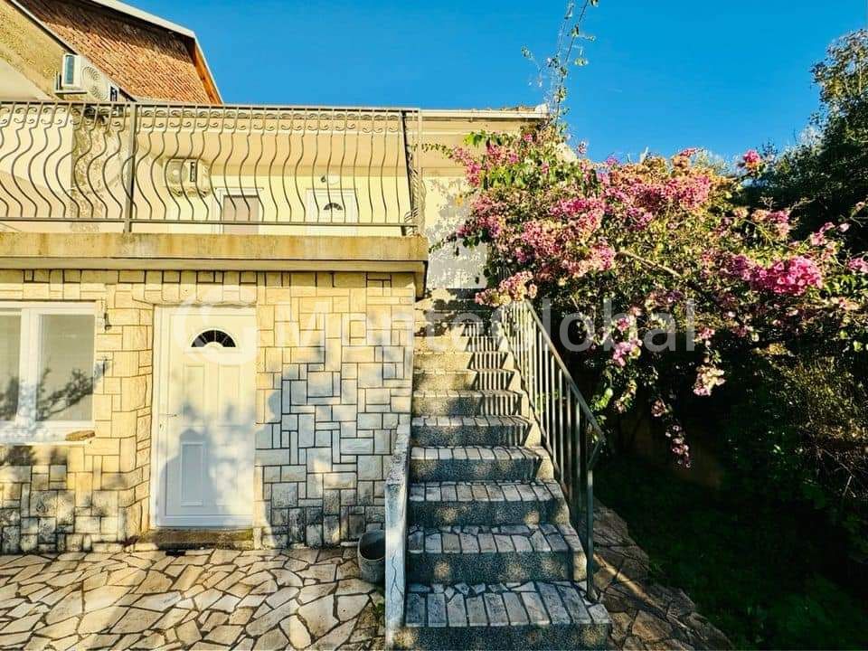 Haus in Dobra Voda, Montenegro, 125 m² - Foto 1