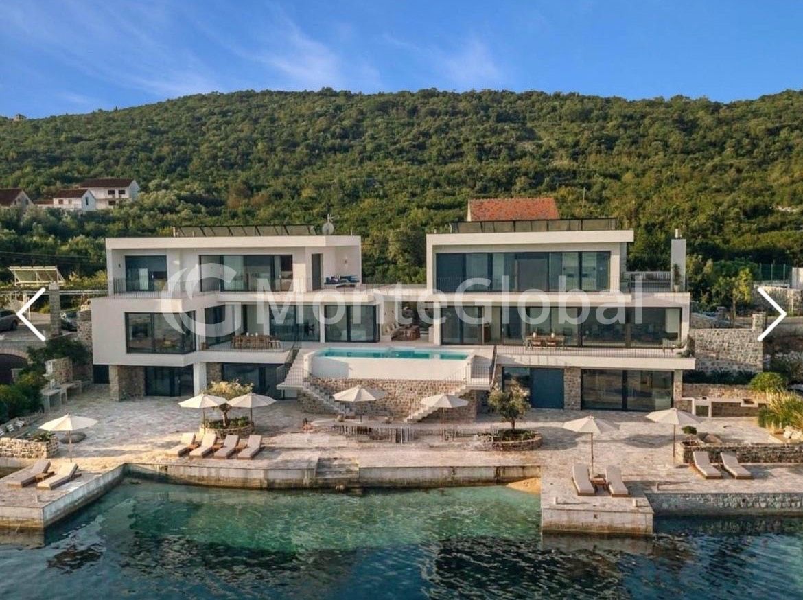 Villa in Tivat, Montenegro, 676 m² - picture 1