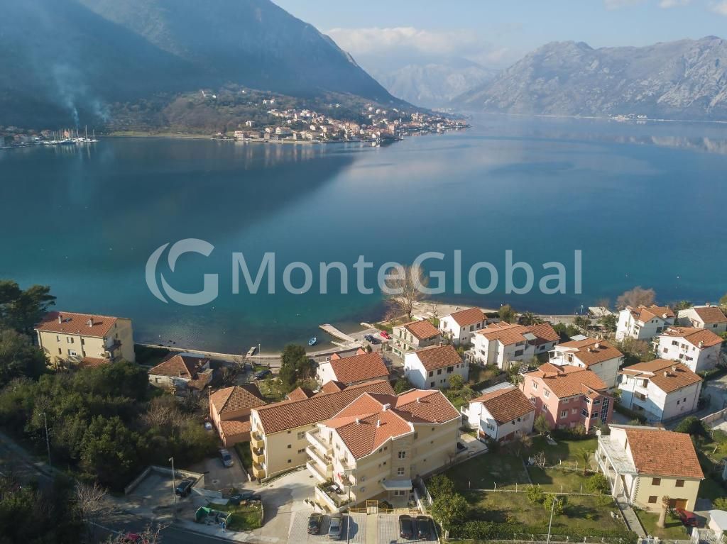 Appartement à Dobrota, Monténégro, 79 m² - image 1