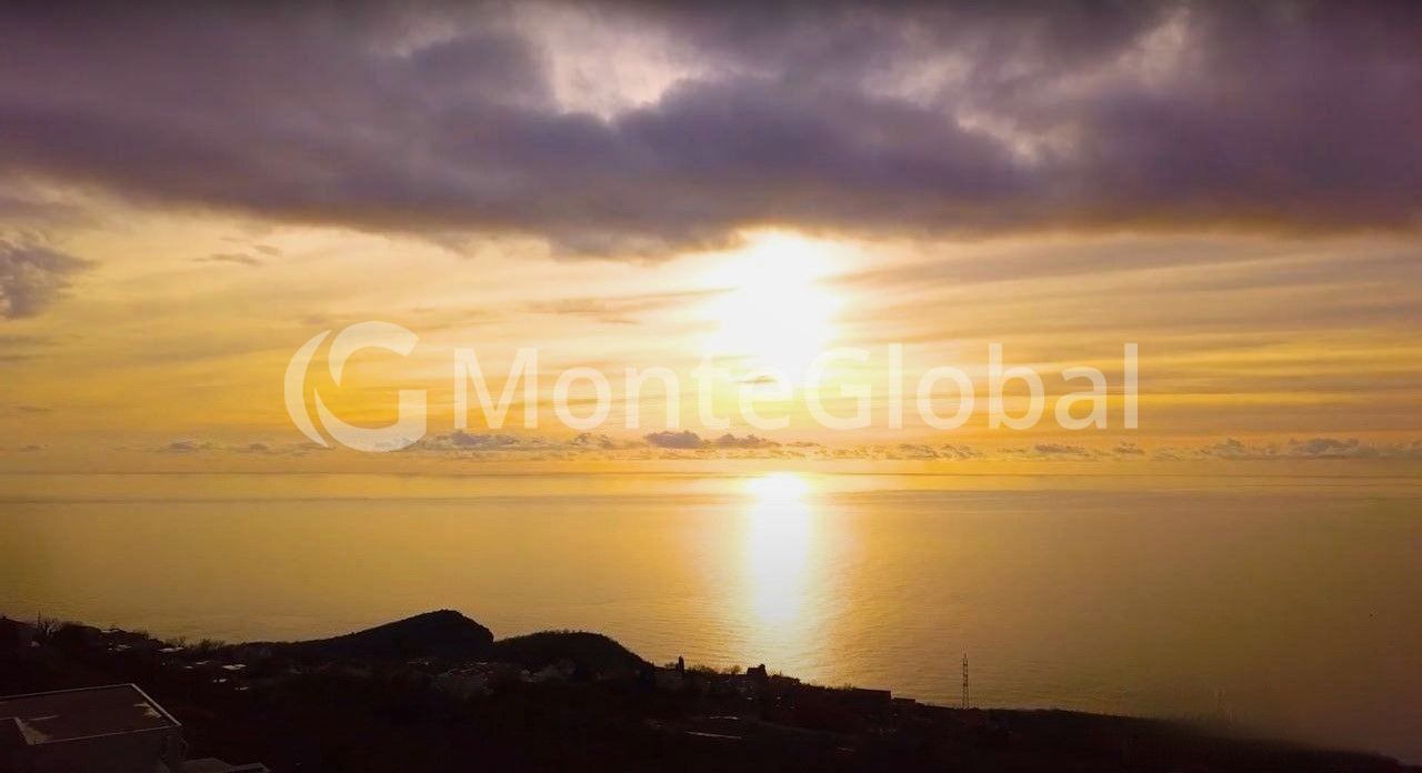 Maison à Sveti Stefan, Monténégro, 3 589 m² - image 1