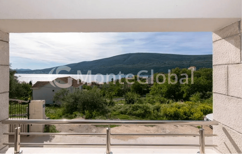 Piso en Herceg-Novi, Montenegro, 50 m² - imagen 1
