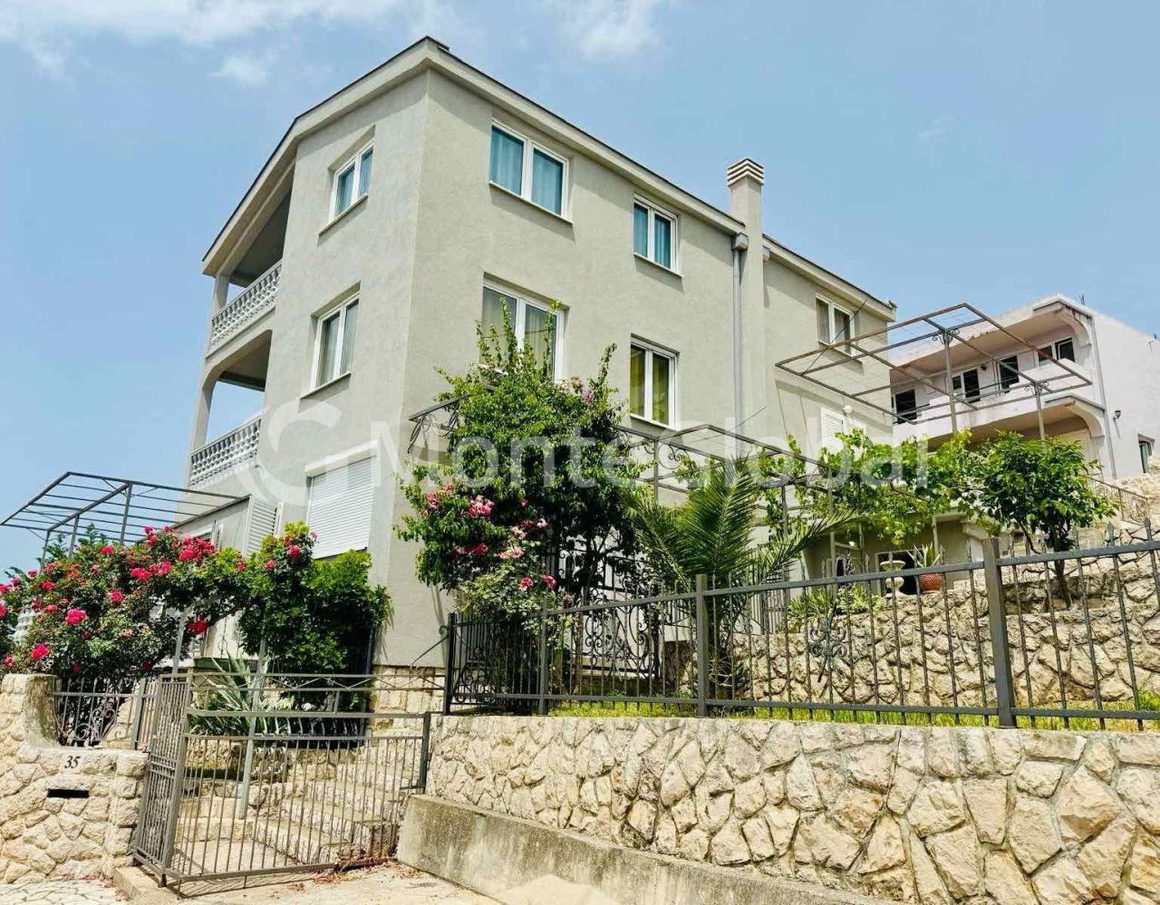 House in Dobra Voda, Montenegro, 230 m² - picture 1