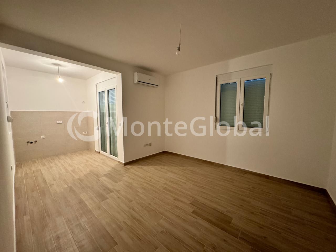 Piso en Sutomore, Montenegro, 42 m² - imagen 1