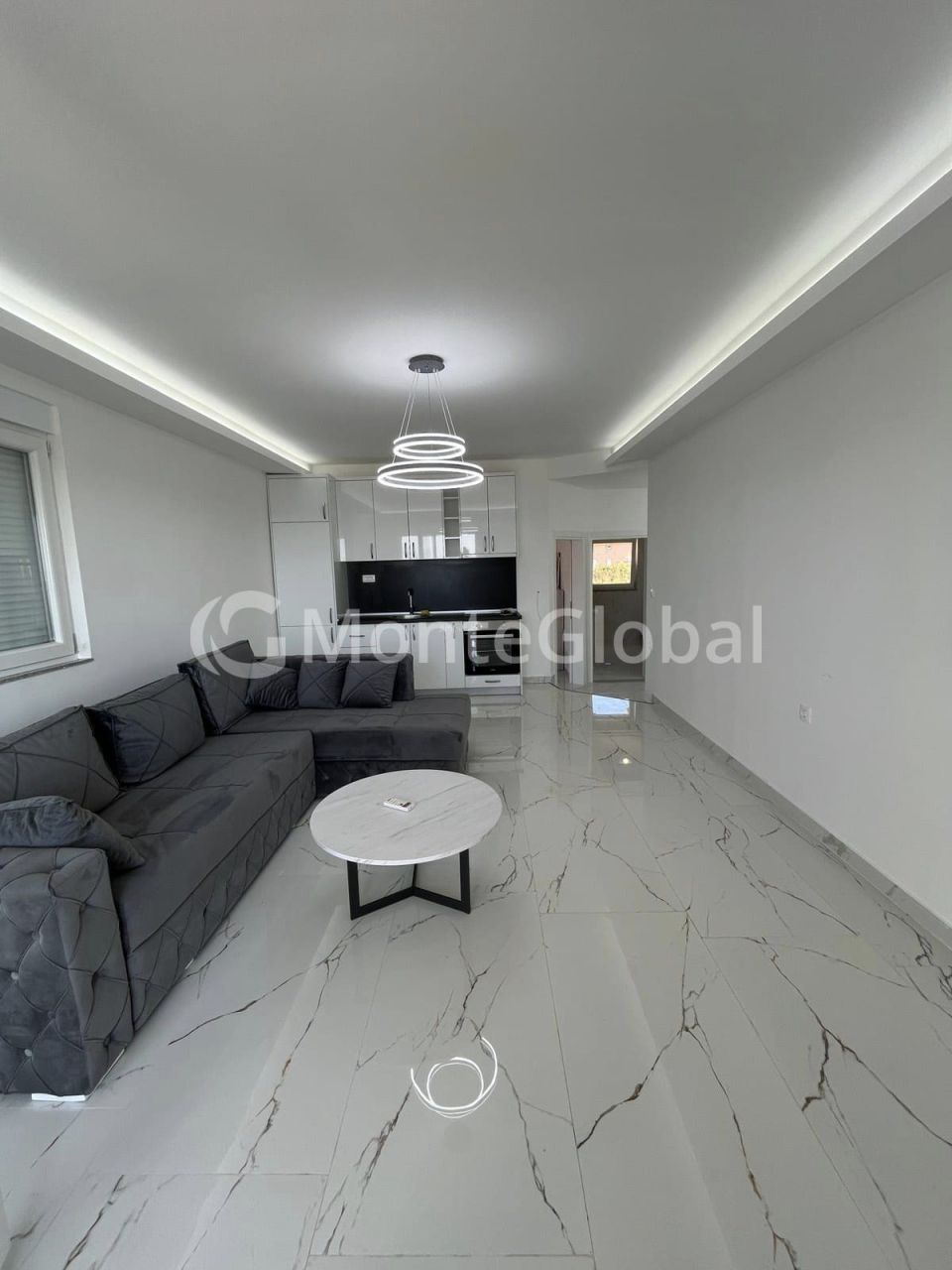 Flat in Dobra Voda, Montenegro, 60 m² - picture 1