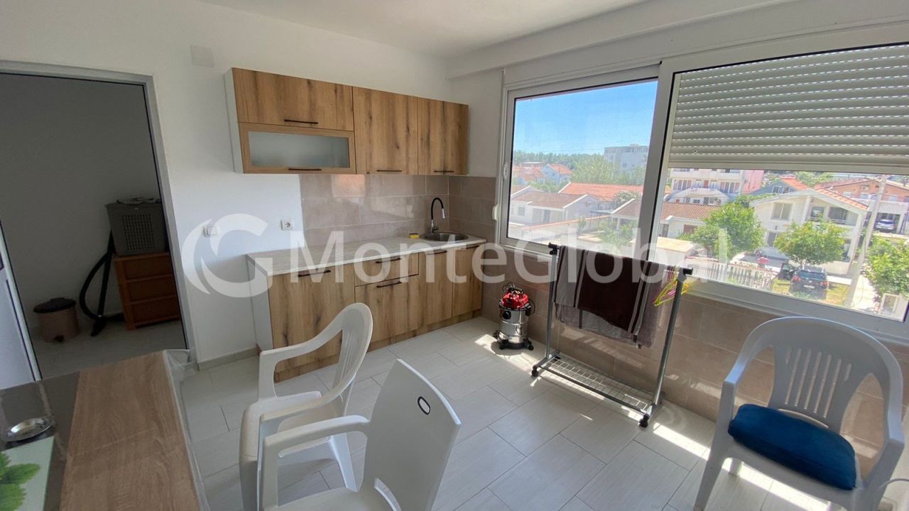 Flat in Ulcinj, Montenegro, 48 m² - picture 1