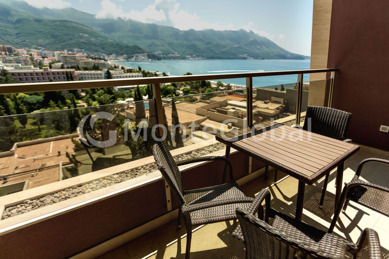 Flat in Becici, Montenegro, 71 m² - picture 1