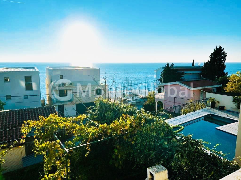 Haus in Dobra Voda, Montenegro, 300 m² - Foto 1