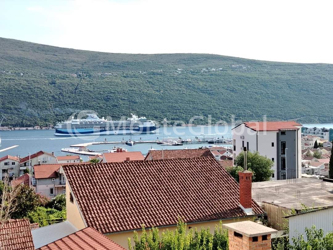 Flat in Herceg-Novi, Montenegro, 47 m² - picture 1