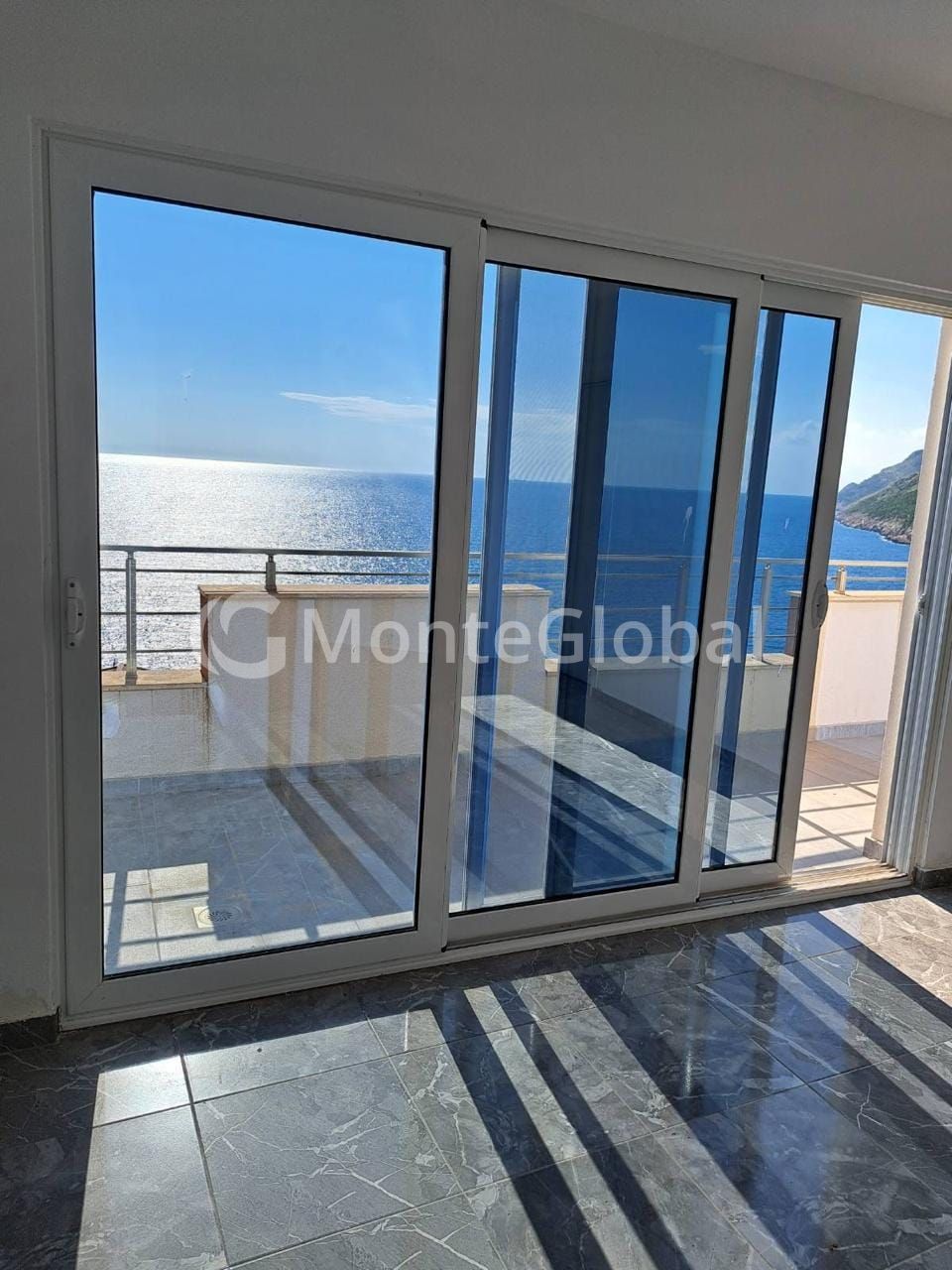 Piso en Dobra Voda, Montenegro, 86 m² - imagen 1