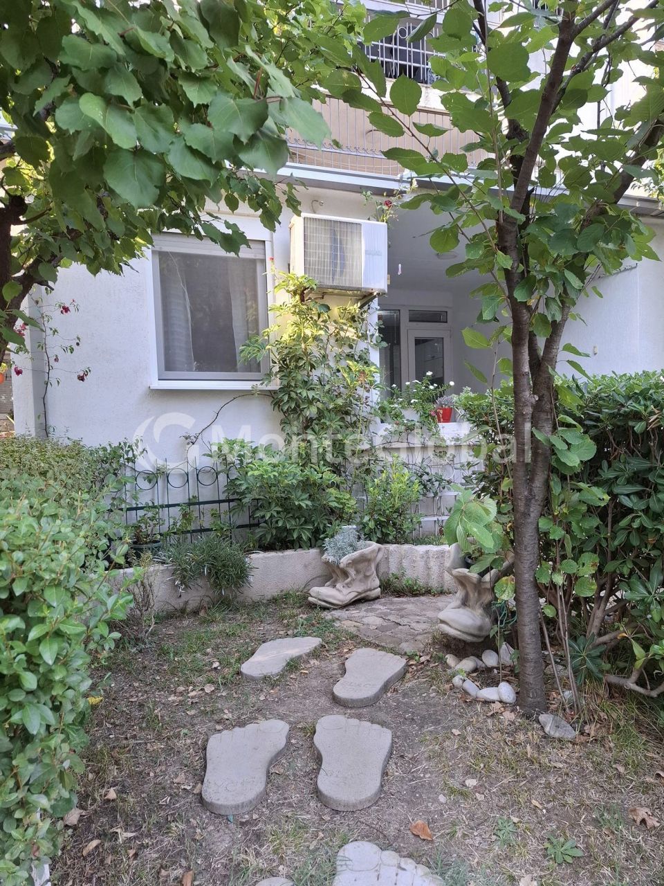 Flat in Bar, Montenegro, 60 m² - picture 1