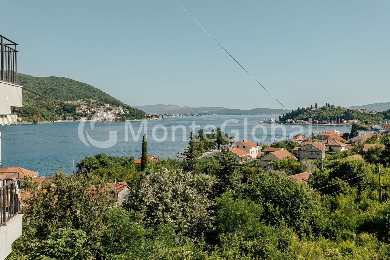 Flat Herceg Novi, Montenegro, 96 m² - picture 1