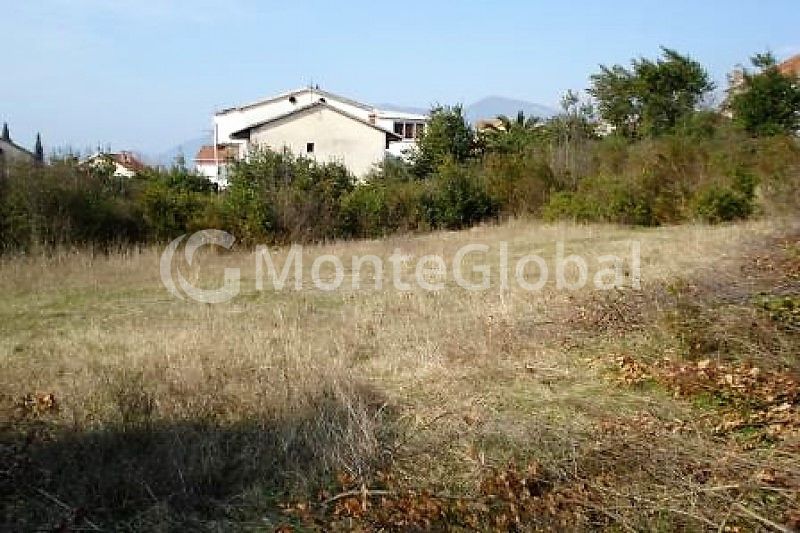 Grundstück in Tivat, Montenegro, 1 352 m² - Foto 1