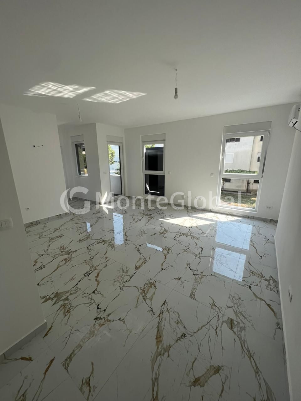 Wohnung in Bar, Montenegro, 45 m² - Foto 1