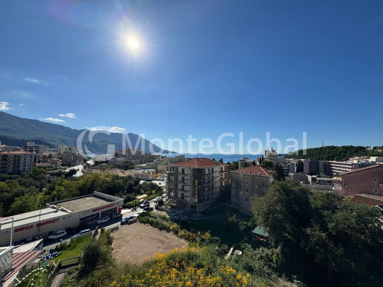 Flat in Becici, Montenegro, 228 m² - picture 1