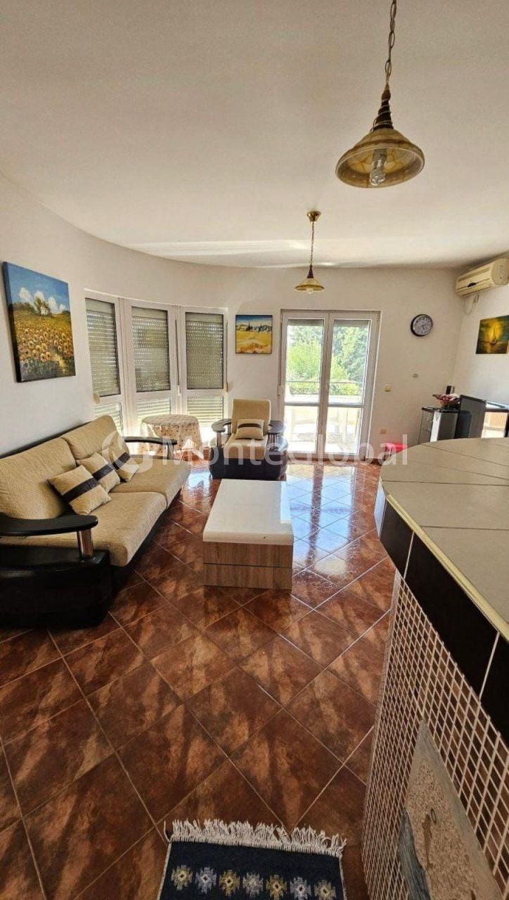 Casa en Dobra Voda, Montenegro, 227 m² - imagen 1