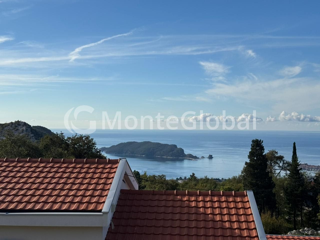 Haus in Budva, Montenegro, 220 m² - Foto 1