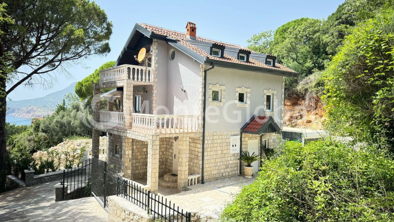 House in Sutomore, Montenegro, 340 m² - picture 1