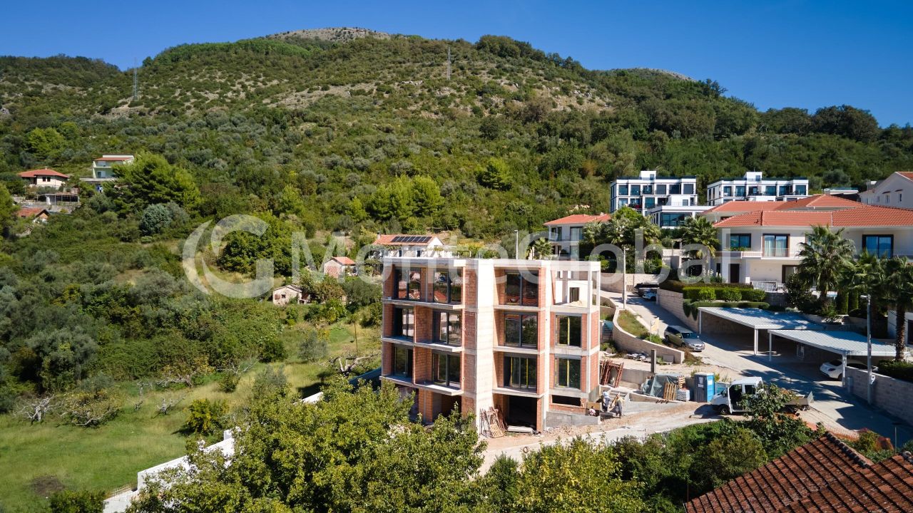 Flat in Tivat, Montenegro, 27 m² - picture 1