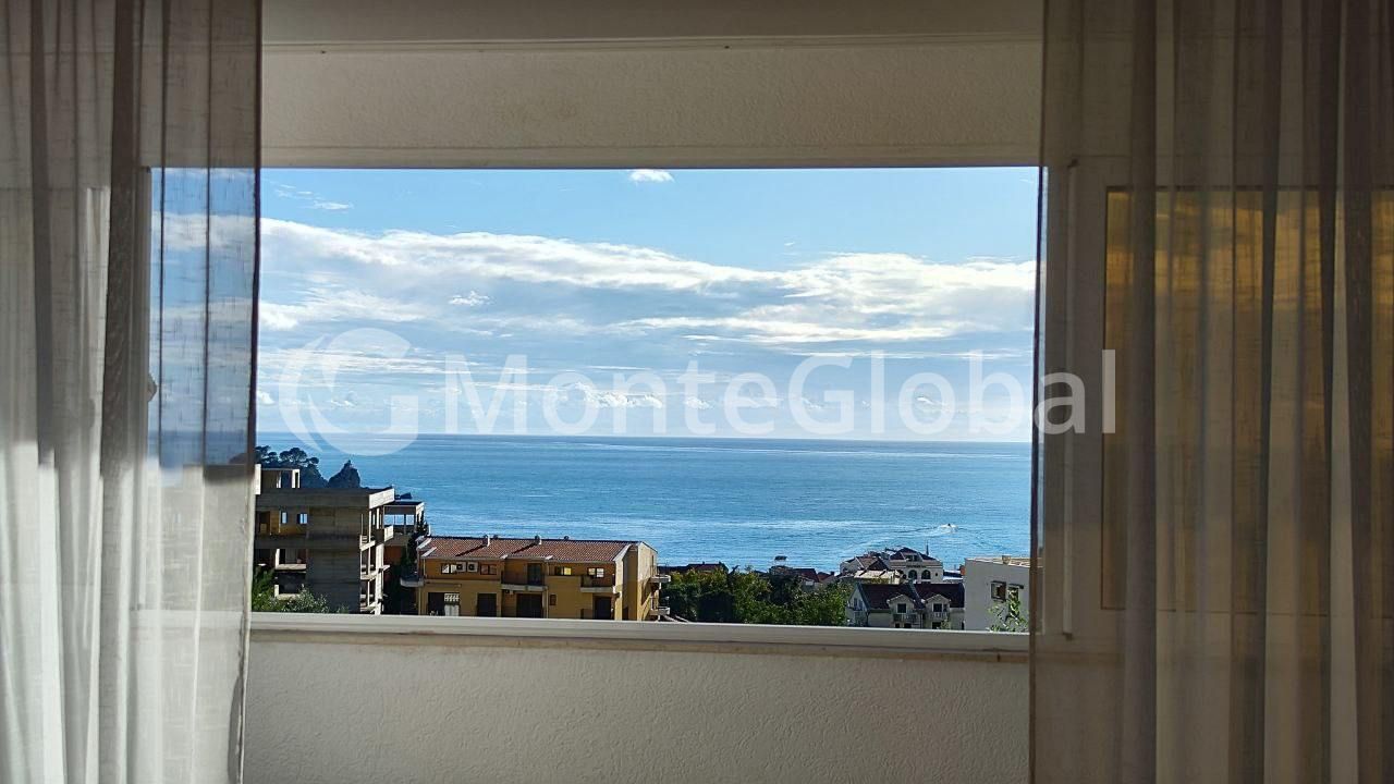 Flat in Petrovac, Montenegro, 70 m² - picture 1