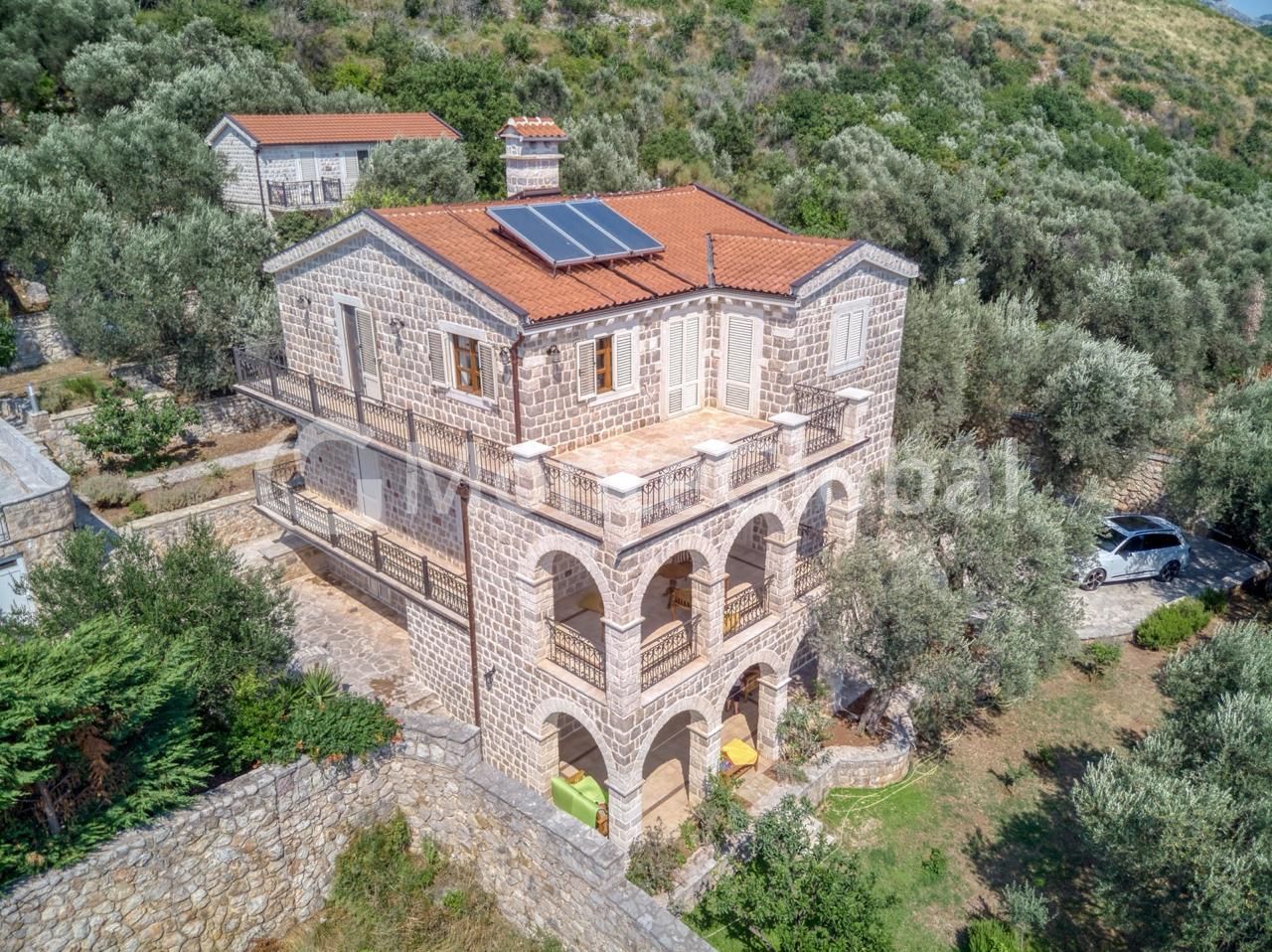 Villa in Budva, Montenegro, 500 m² - Foto 1