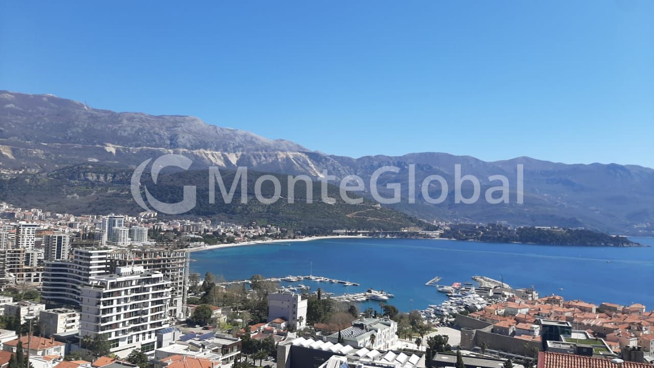 Haus in Budva, Montenegro, 1 374 m² - Foto 1