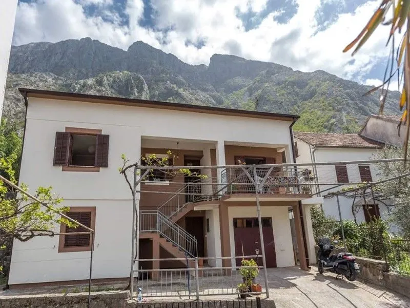 Haus in Kotor, Montenegro, 304 m² - Foto 1