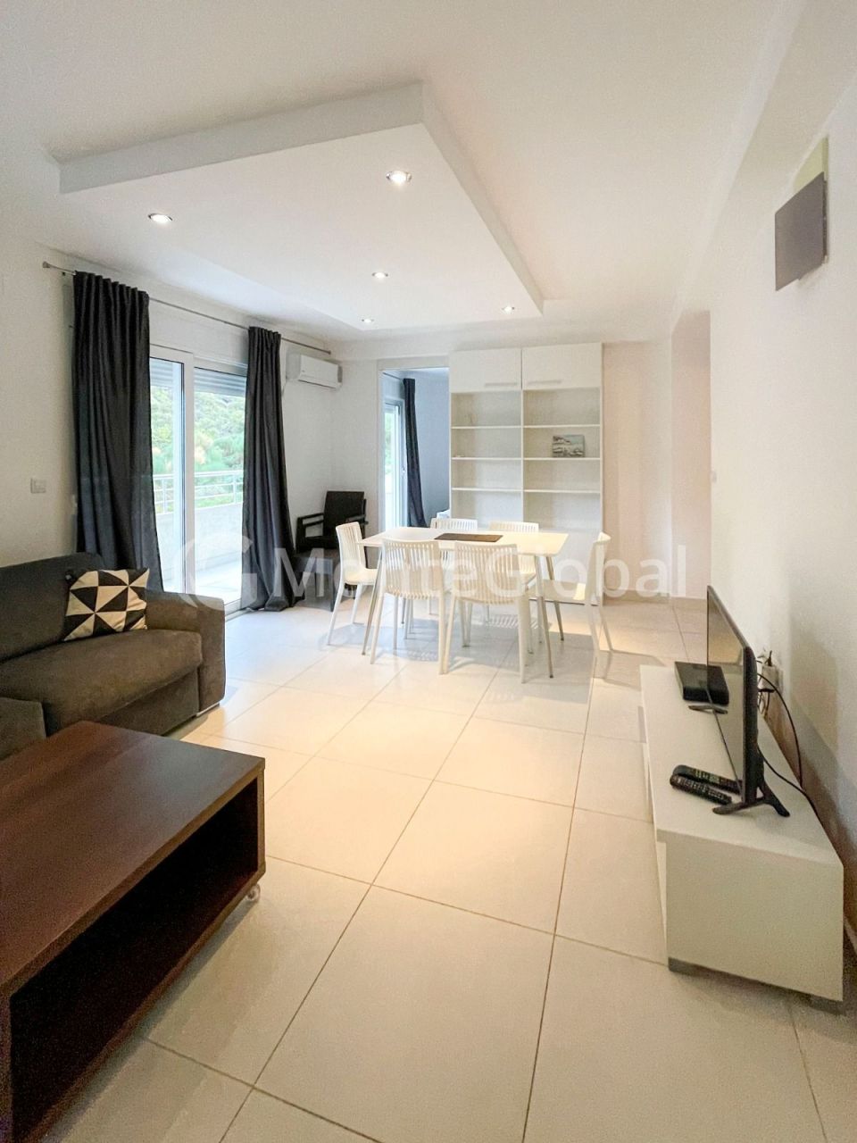 Wohnung in Becici, Montenegro, 67 m² - Foto 1
