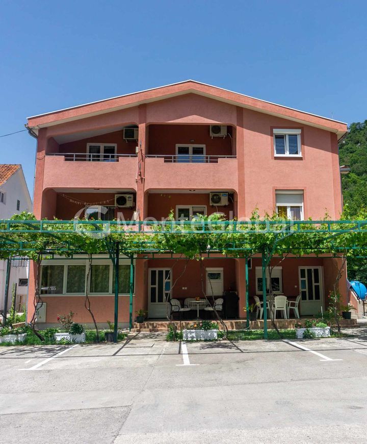 Haus in Budva, Montenegro, 700 m² - Foto 1