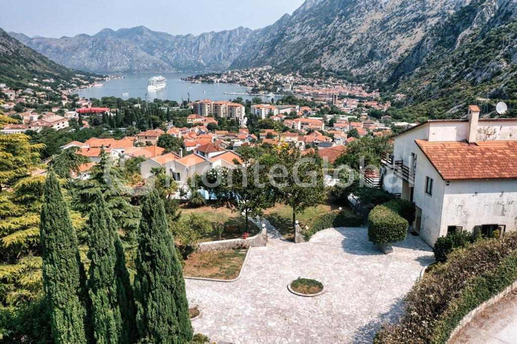 Maison à Kotor, Monténégro, 450 m² - image 1
