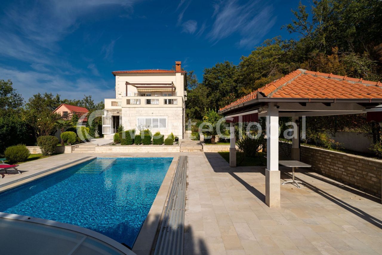 House in Kotor, Montenegro, 380 m² - picture 1