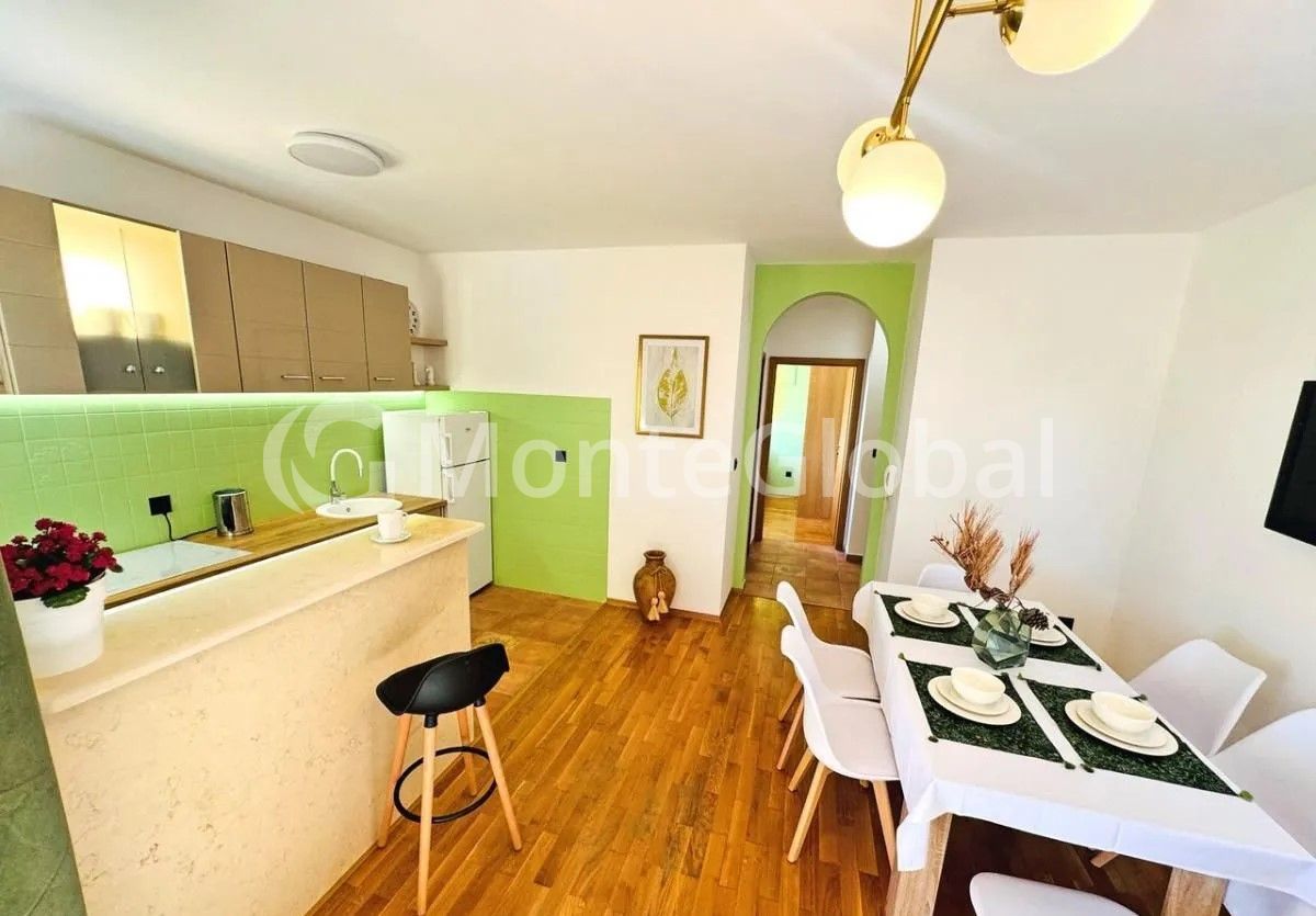 Flat in Petrovac, Montenegro, 120 m² - picture 1